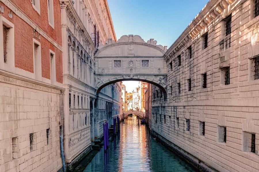 Venice: St. Mark's, Doge's Palace, Rialto, and Gondola Tour - So, should you book this St. Mark’s to gondola day?