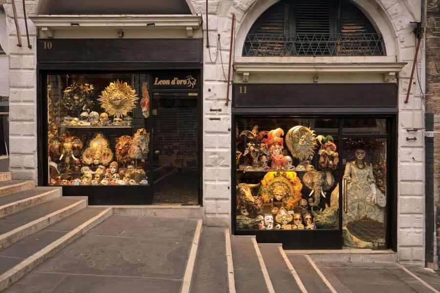 Venice: St. Mark's, Doges Palace, Rialto, and Gondola Tour - Piazza San Marco and the Campanile: photos without the wandering tax