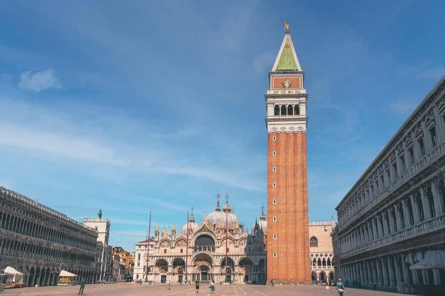 Venice: St. Mark's, Doges Palace, Rialto, and Gondola Tour - Rialto Bridge and the Rialto district: famous views with useful context