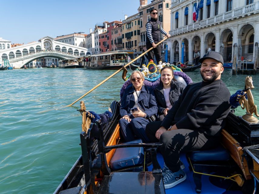 Venice: St. Mark's, Doges Palace, Rialto, and Gondola Tour - Lunch break: plan it, don’t guess it