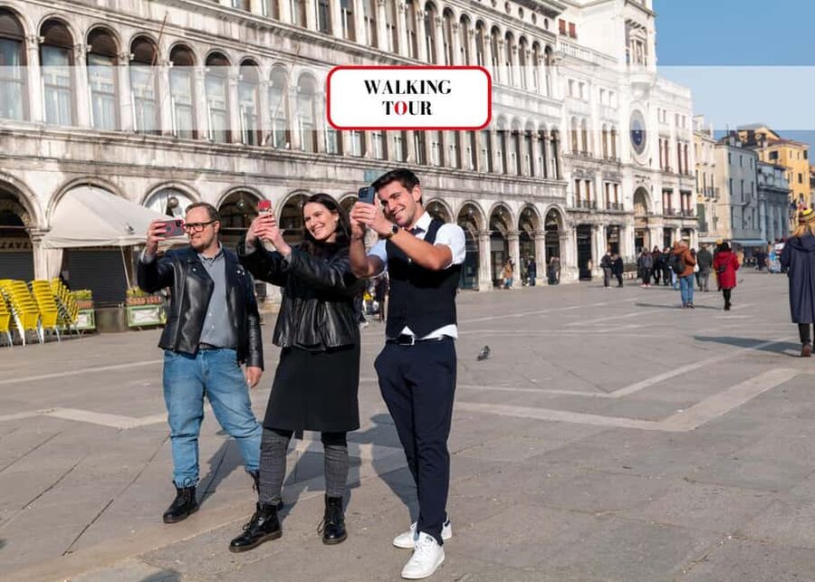 Venice: St Mark's Square & Rialto Walking Tour & Gondola - Scala Contarini del Bovolo: the spiral staircase you’ll remember all trip