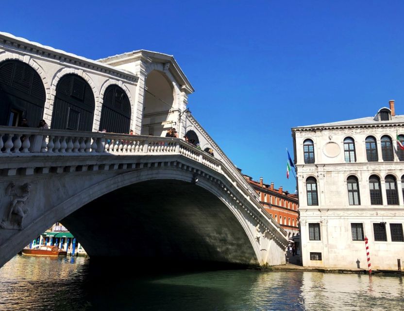Venice: St. Mark's, Walking Tour and Gondola Combo - Gondola ride on the lesser-visited canals (and why silence helps)