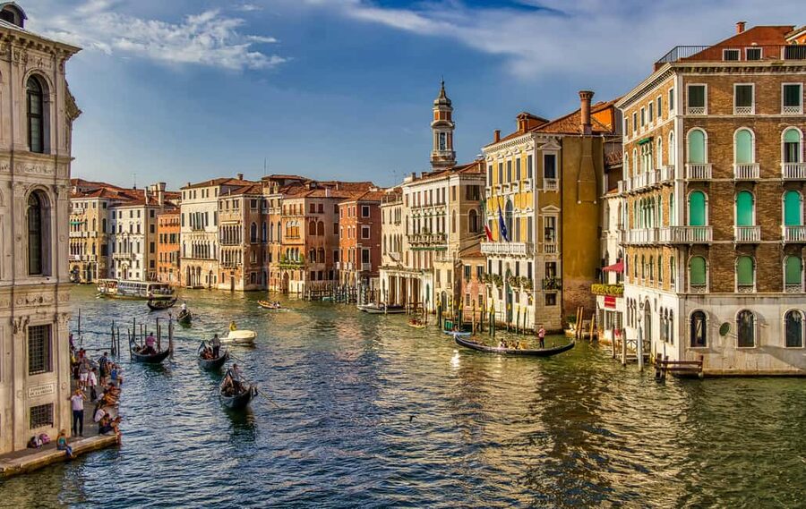 Venice: St. Mark’s Walking Tour & Gondola Traghetto Crossing - The smartphone audio route: 36 stops you can actually follow
