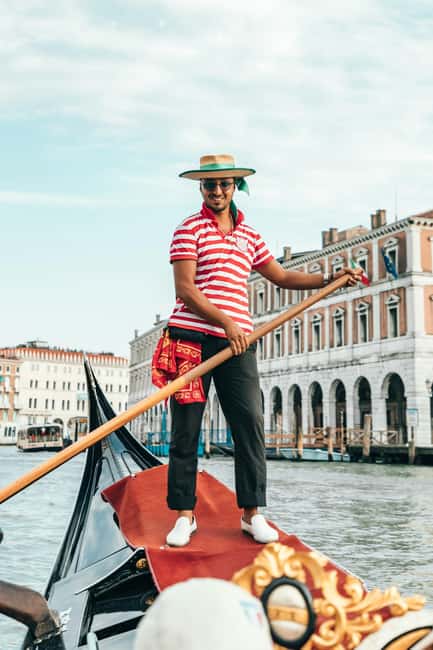 Venice: St. Mark’s Walking Tour & Gondola Traghetto Crossing - From St. Mark’s to Dorsoduro: where the vibe shifts