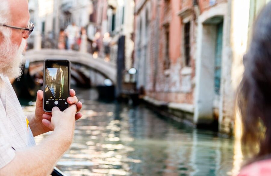 Venice: Traditional Shared Gondola Ride - Staff, guidance, and what the gondolier actually does