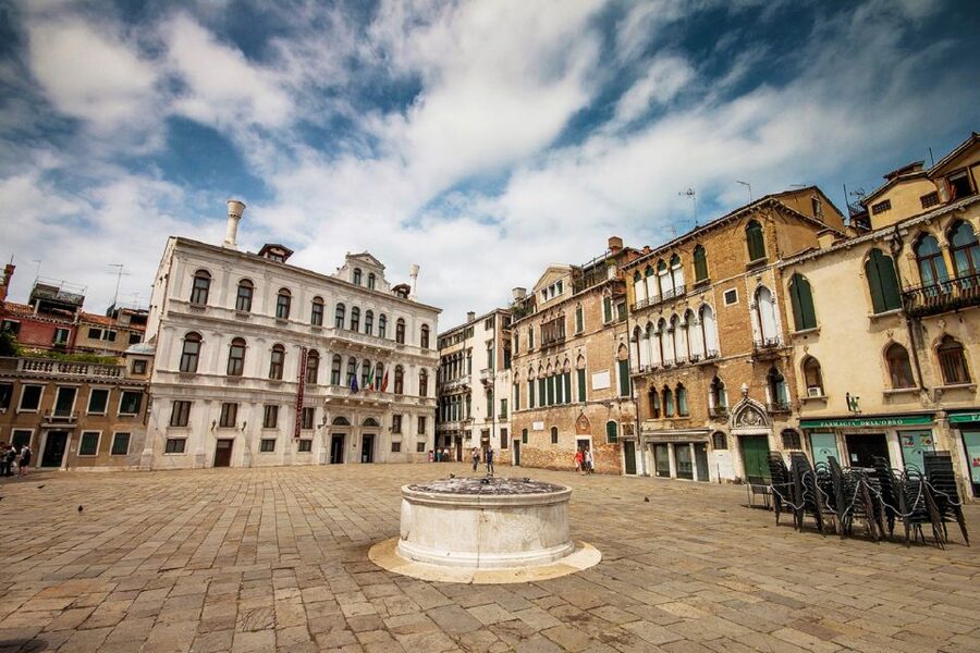 Venice: Walking Tour & Gondola Ride - Castello Calli and Campi: Escaping the Crowd Without Leaving Venice