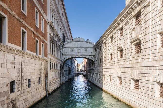 Venice Walking Tour with Gondola Ride Experience - Where you meet and how the tour flows toward the gondola