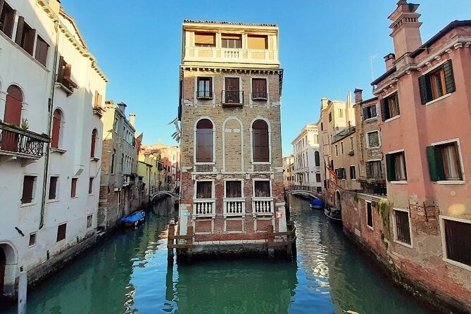 Walking Tour and Enchanting Gondola Journey in Venice - Rialto Bridge viewpoint: canal theatre, arches, and the city’s busy pulse