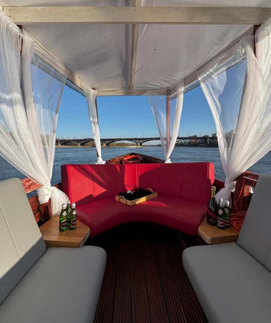 Warsaw: Private Gondola Cruise for Special Occasions - Audio and viewpoint etiquette: how to enjoy the sights without fighting the noise