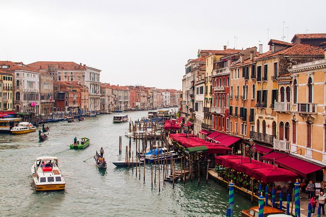 Welcome to Venice Group Tour St. Mark's Basilica & Gondola Ride - Libreria Acqua alta: the bookstore where water becomes part of the joke