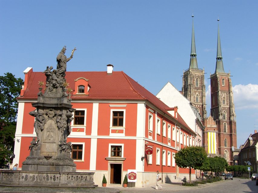Wroclaw: Old City Walk and Cruise with Small Gondola - Rynek Market Square and the Old Town Hall zone